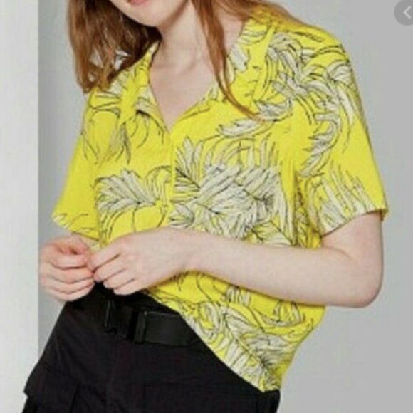 wild fable Tops - Wild Fable Neon Hawaiian Style Yellow Floral Top